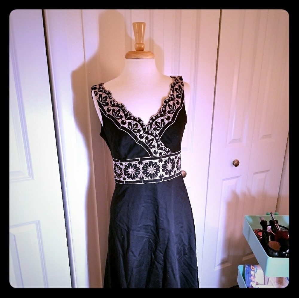 Ann Taylor Sleeveless Black Dress